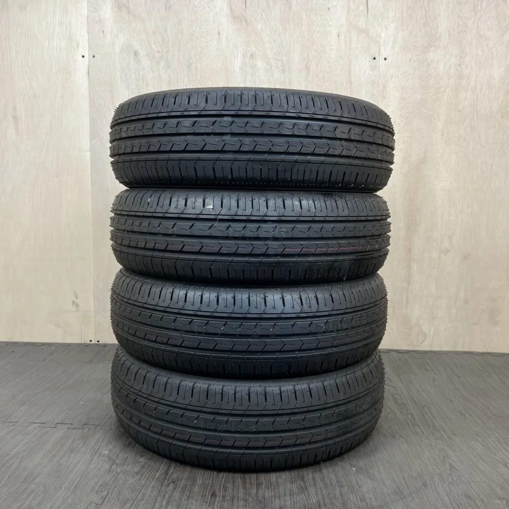 新品 YOKOHAMA BLUEARTH-FE AE30 サマータイヤ 185/65R15 #0190AT020926の実物写真（1枚目）