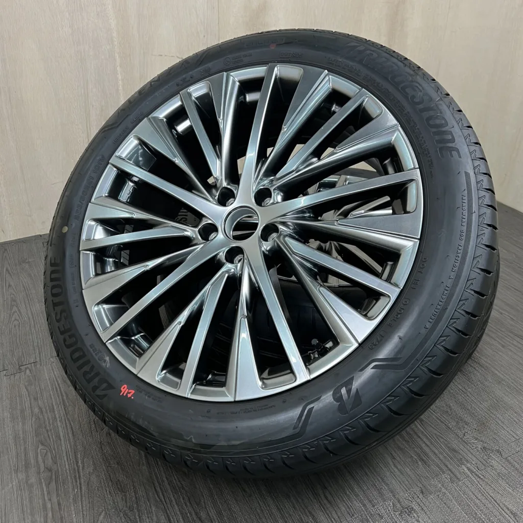中古 BRIDGESTONE + レクサス RX タイヤ・ホイールセット 235/50R21 · 21×8.0J PCD 5x114.3 ET40 #917S40325の実物写真（1枚目）