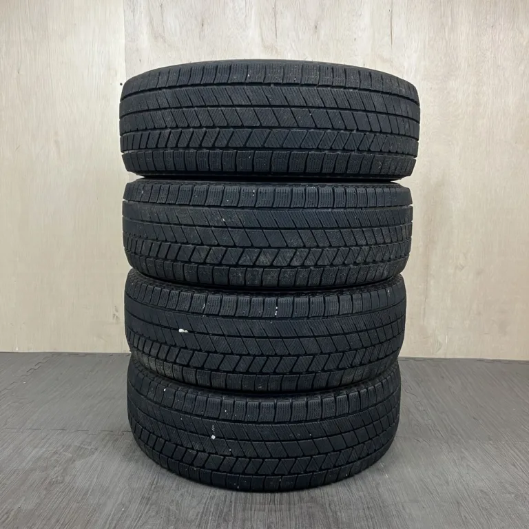 中古 BRIDGESTONE BLIZZAK VRX3 冬用タイヤ 215/65R16 #0021AT020926の実物写真（1枚目）