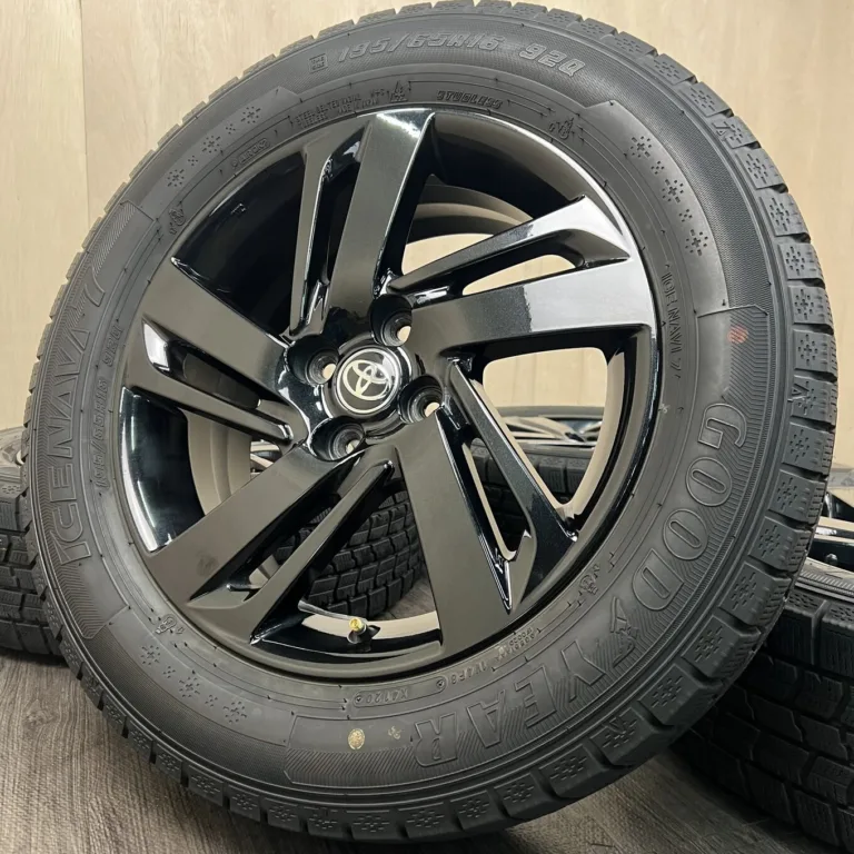 中古 GOODYEAR ICE NAVI 7 + トヨタ RAIZE タイヤ・ホイールセット 195/65R16 · 16×6.0J PCD 4x100 ET40 #465S40925の実物写真（1枚目）