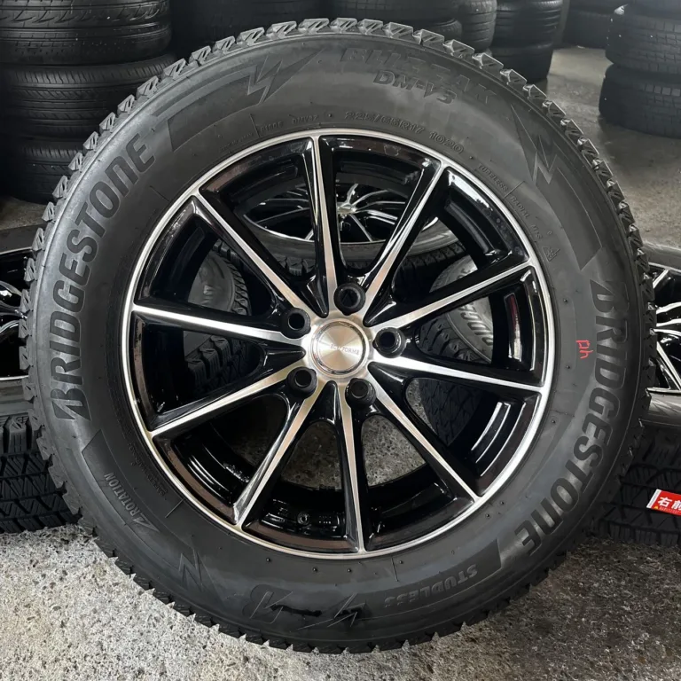 中古 BRIDGESTONE BLIZZAK DM-V3 + BRIDGESTONE ECO FORME タイヤ・ホイールセット 225/65R17 · 17×7.0J PCD 5x114.3 ET45 #417S40325の実物写真（1枚目）