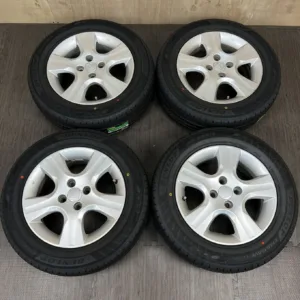中古 ホンダ FIT ホイール 15×5.5J PCD 4x100 ET45 #0513AD000926の実物写真（1枚目）