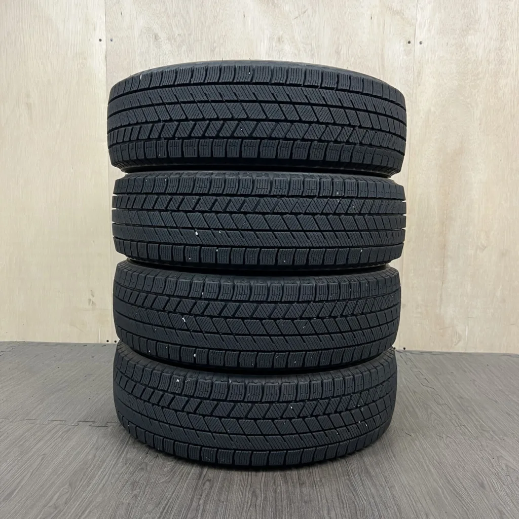 中古 BRIDGESTONE BLIZZAK VRX3 冬用タイヤ 165/65R15 #0021AT001026の実物写真（1枚目）