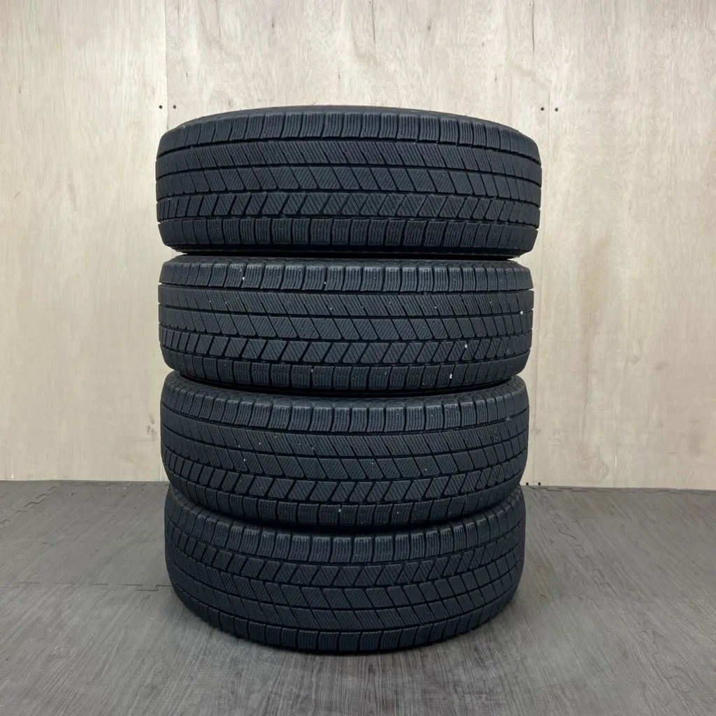 中古 BRIDGESTONE BLIZZAK VRX3 冬用タイヤ 195/65R15 #0175AT010926の実物写真（1枚目）