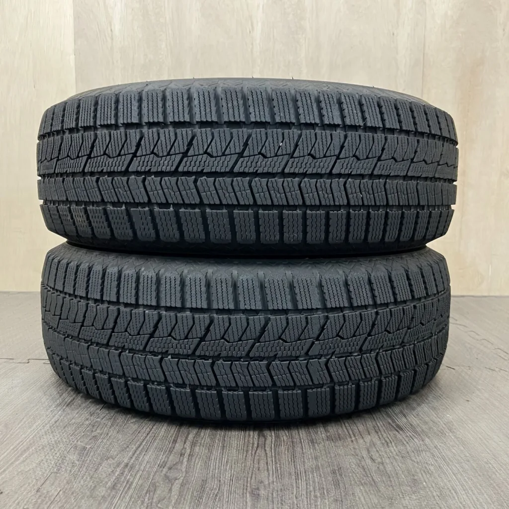 中古 TOYO OBSERVE GIZ2 冬用タイヤ 195/65R15 #0311AT0926の実物写真（1枚目）