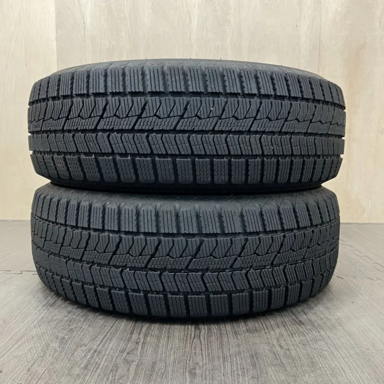 中古 TOYO OBSERVE GIZ2 冬用タイヤ 195/65R15 #0311AT0926の実物写真（1枚目）