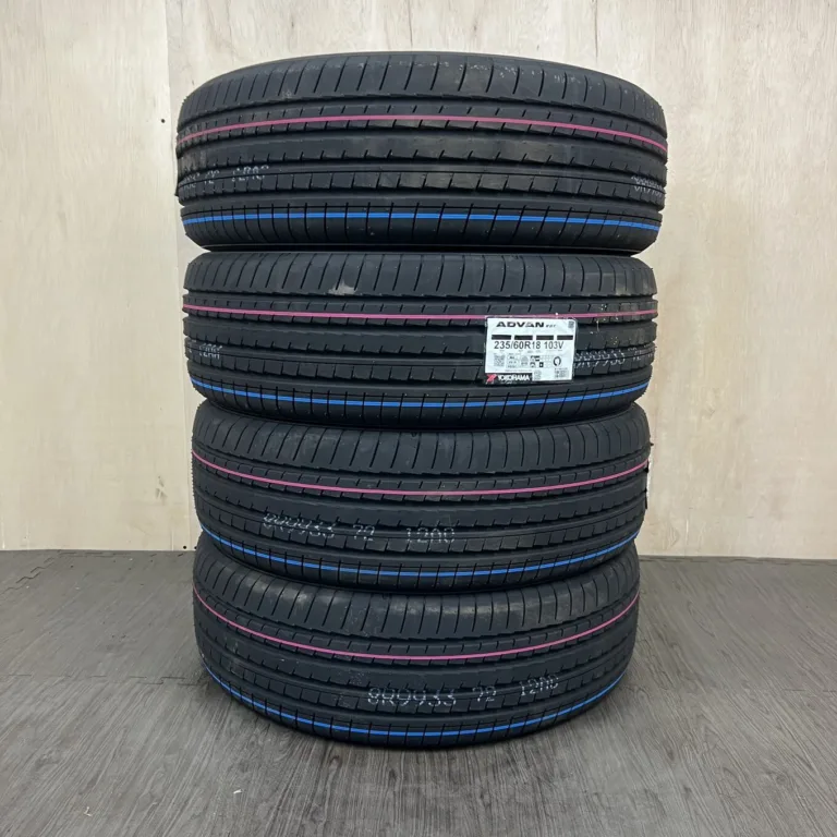 新品 YOKOHAMA ADVAN V61 サマータイヤ 235/60R18 #0247AT060926の実物写真（1枚目）