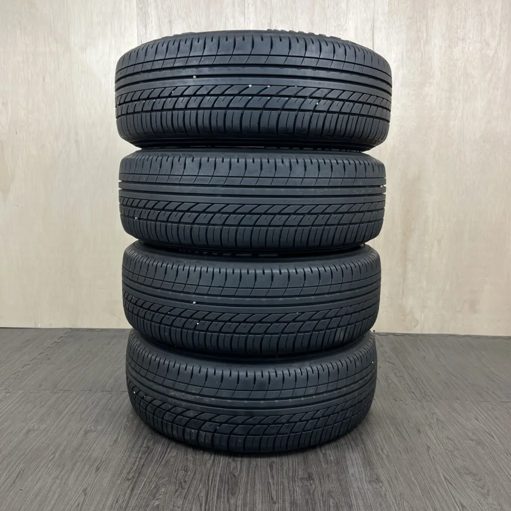 中古 YOKOHAMA PARADA PA03 サマータイヤ 215/60R17 #128T40426の実物写真（1枚目）