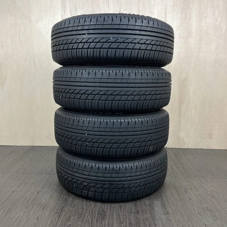 中古 YOKOHAMA PARADA PA03 サマータイヤ 215/60R17 #128T40426の実物写真（1枚目）
