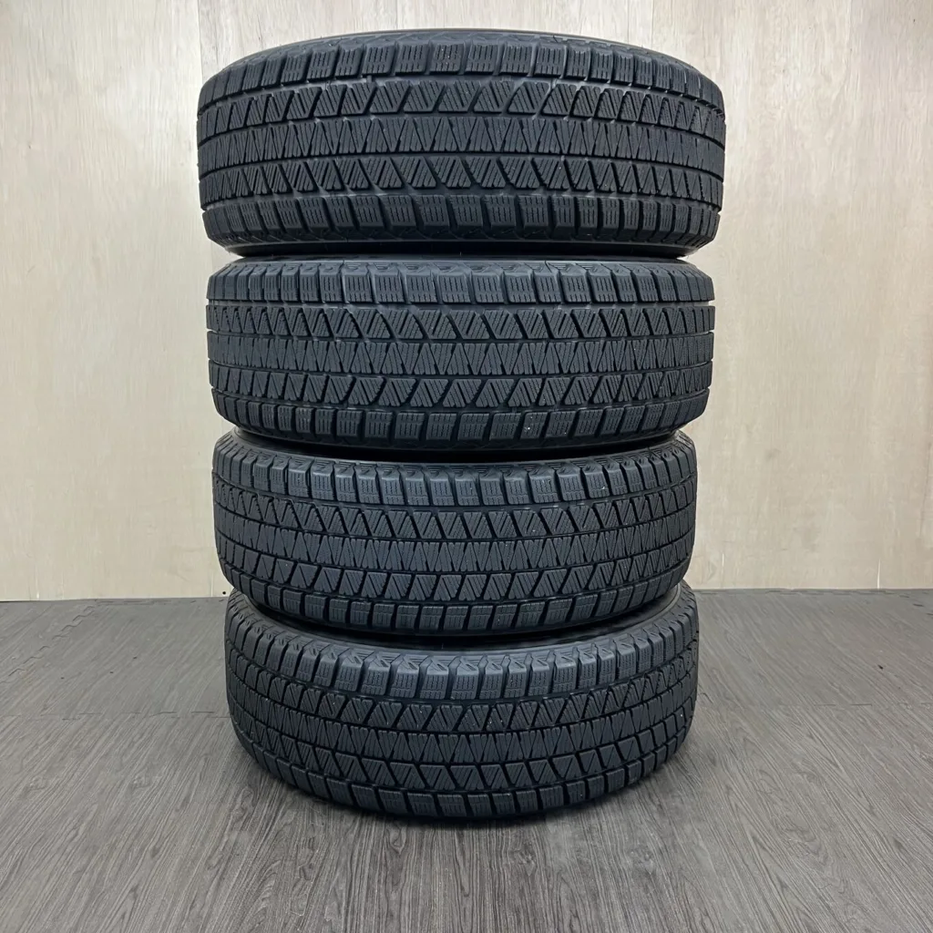 中古 BRIDGESTONE BLIZZAK DM-V3 冬用タイヤ 235/60R18 #135T40426の実物写真（1枚目）