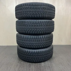 中古 BRIDGESTONE BLIZZAK DM-V3 冬用タイヤ 235/60R18 #135T40426の実物写真（1枚目）