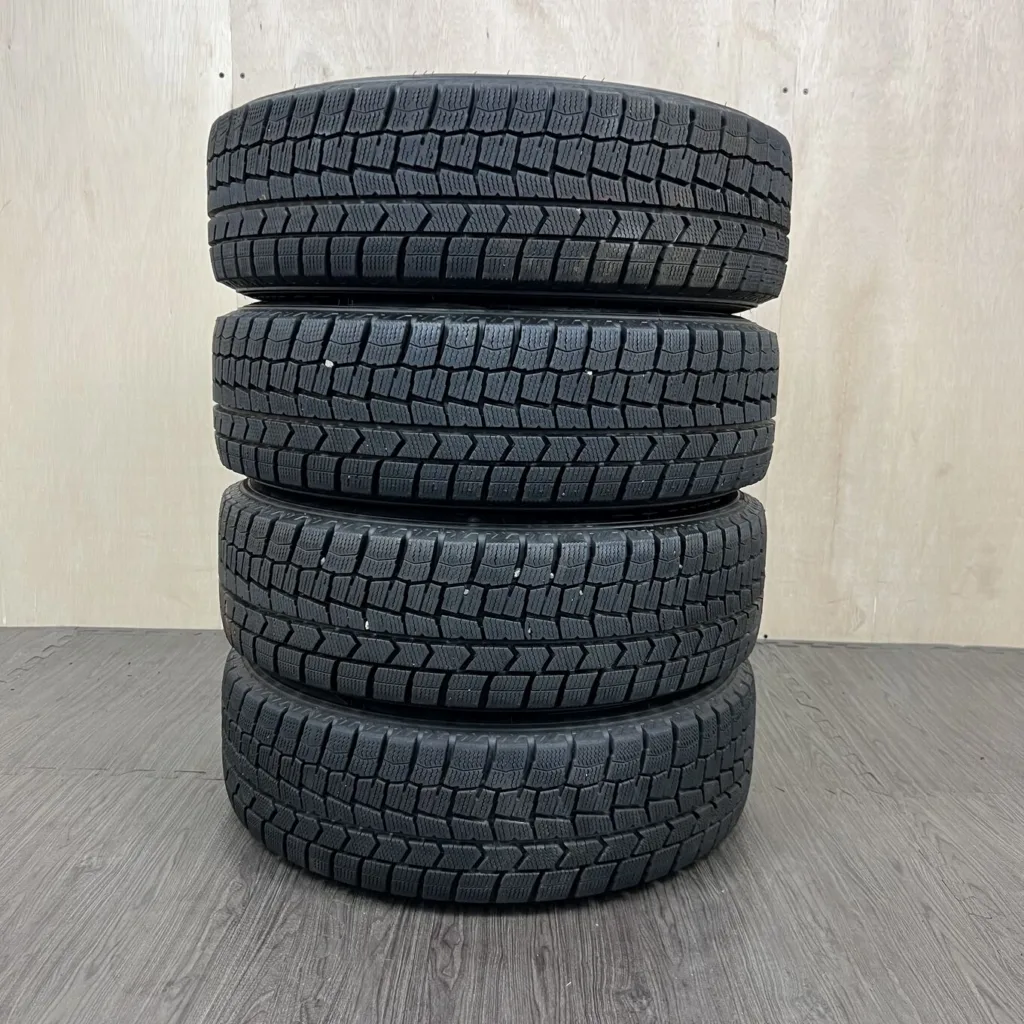 中古 DUNLOP WINTER MAXX WM02 冬用タイヤ 175/65R15 #152T40426の実物写真（1枚目）