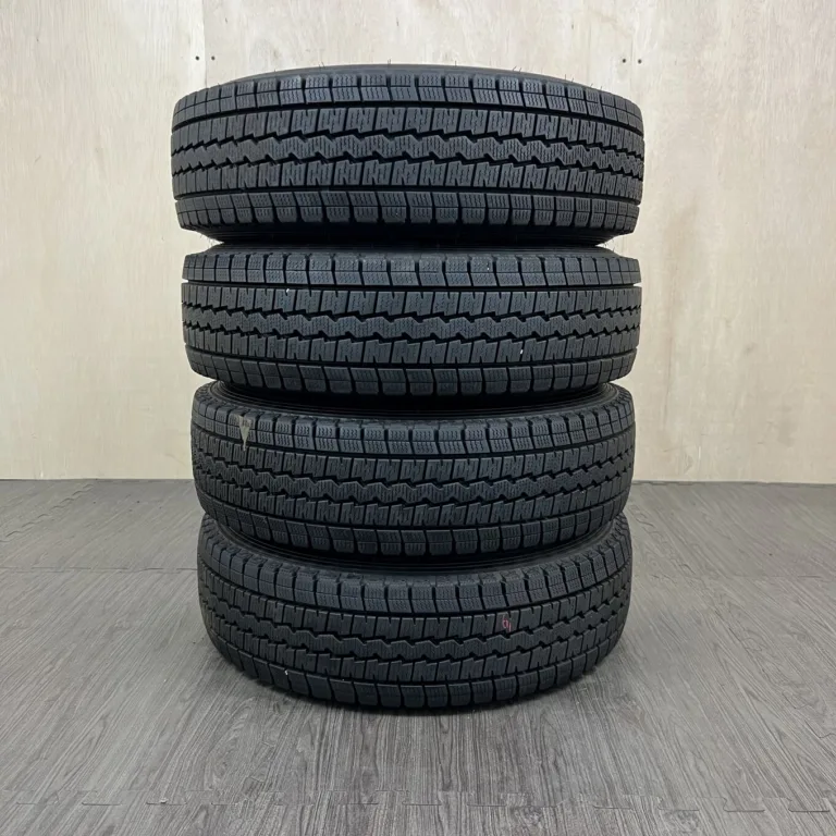 中古 DUNLOP WINTER MAXX SV01 冬用タイヤ 165/80R13 #156T40426の実物写真（1枚目）
