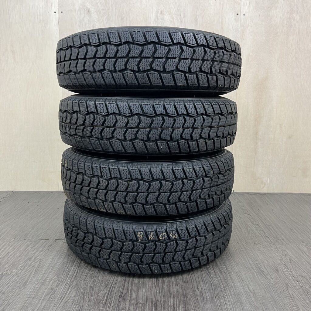 中古 DUNLOP GRASPIC HS-V 冬用タイヤ 175/80R13 #161T40426の実物写真（1枚目）
