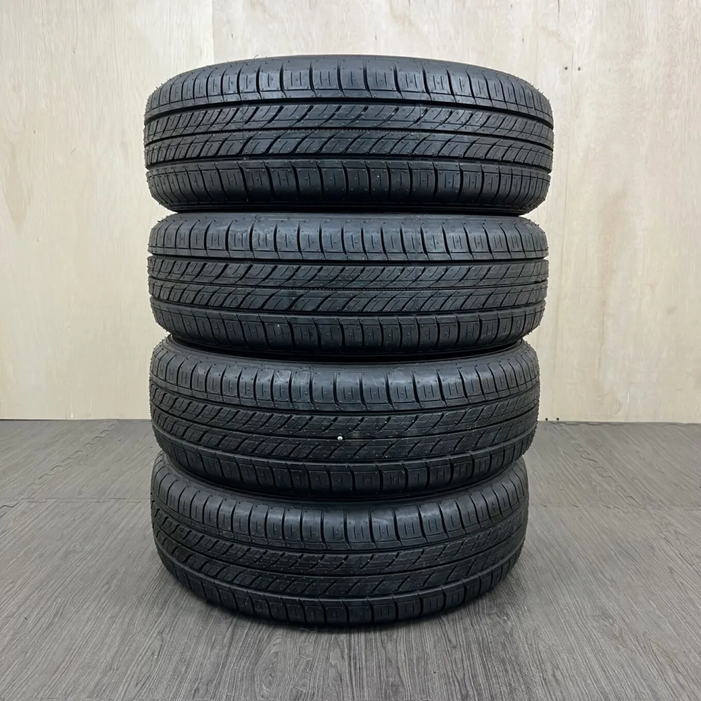 中古 DUNLOP ENASAVE EC300+ サマータイヤ 175/65R15 #163T40426の実物写真（1枚目）
