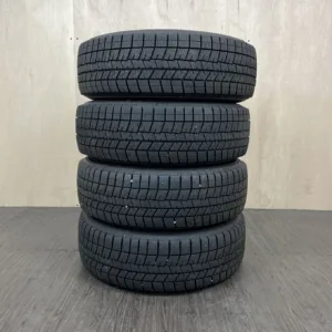 中古 DUNLOP WINTER MAXX WM03 冬用タイヤ 185/65R15 #167T40426の実物写真(1枚目)