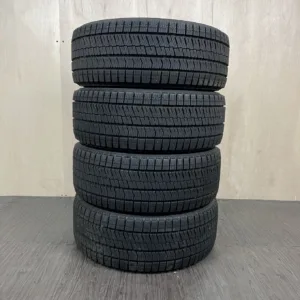 中古 BRIDGESTONE BLIZZAK XG02 冬用タイヤ 205/55R16 #174T40426の実物写真（1枚目）