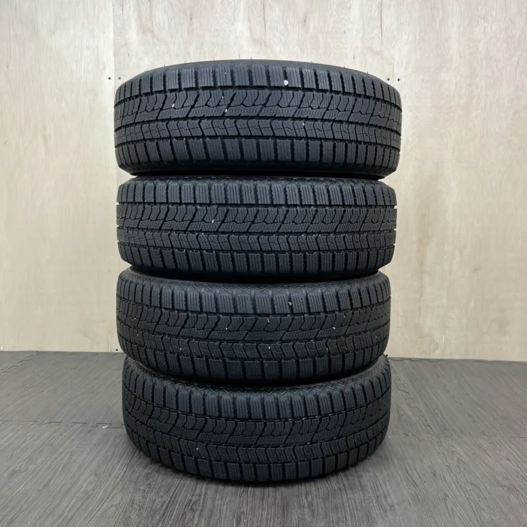 中古 TOYO OBSERVE GARIT GIZ2 冬用タイヤ 185/65R15 #178T40426の実物写真（1枚目）