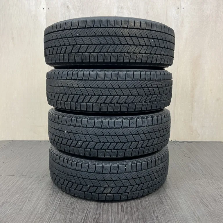 中古 BRIDGESTONE BLIZZAK VRX3 冬用タイヤ 165/65R14 #179T40426の実物写真（1枚目）