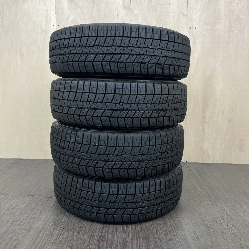 中古 DUNLOP WINTER MAXX WM03 冬用タイヤ 185/65R15 #181T40426の実物写真（1枚目）