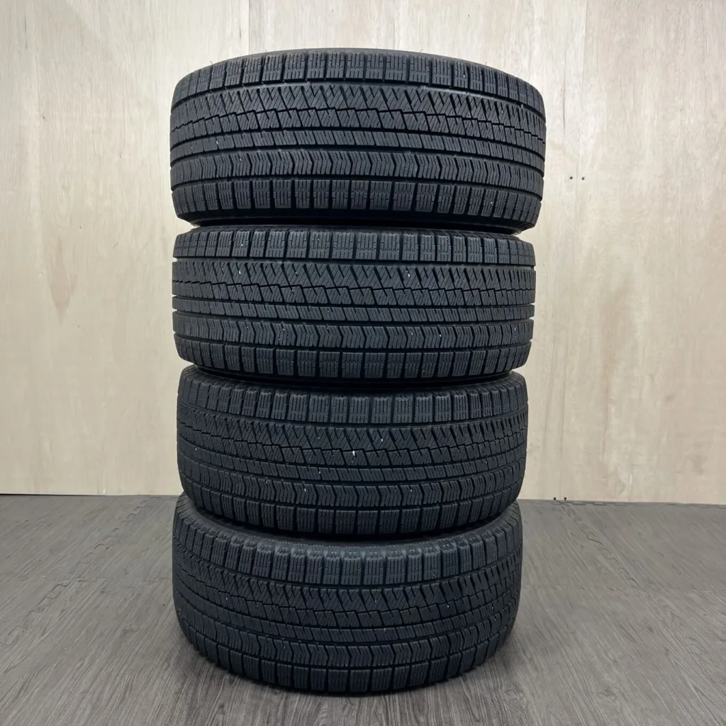 中古 BRIDGESTONE BLIZZAK VRX2 冬用タイヤ 225/55R16 #187T40426の実物写真（1枚目）