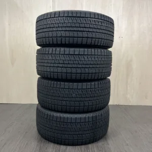 中古 BRIDGESTONE BLIZZAK VRX2 冬用タイヤ 225/55R16 #187T40426の実物写真(1枚目)