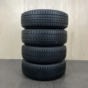 中古 GOODYEAR ICE NAVI 8 冬用タイヤ 195/60R17 #194T40426の実物写真(1枚目)