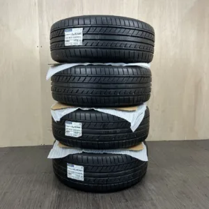 新品 GOODYEAR EAGLE LS EXE サマータイヤ 225/40R19 #195T40426の実物写真（1枚目）