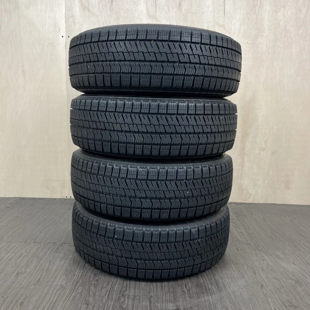 中古 BRIDGESTONE BLIZZAK VRX2 冬用タイヤ 195/65R15 #198T40426の実物写真（1枚目）