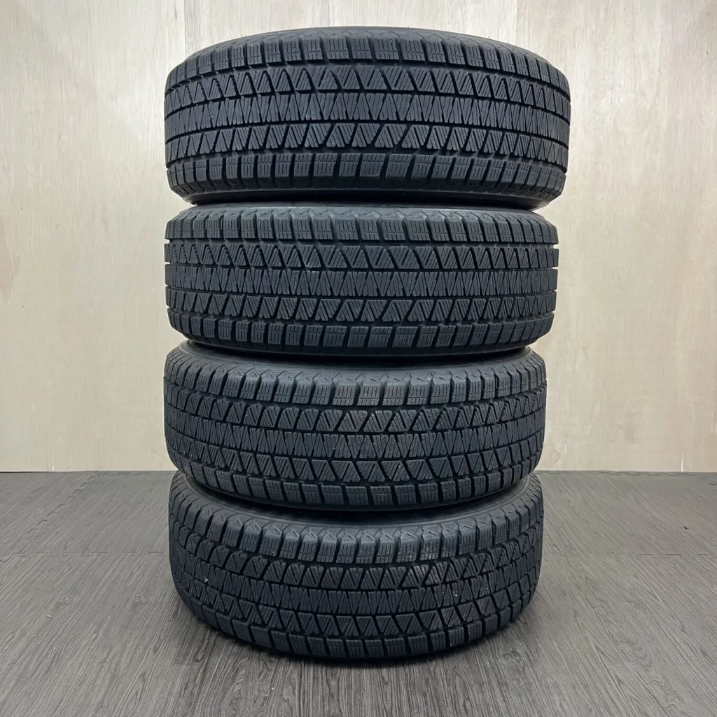中古 BRIDGESTONE BLIZZAK DM-V3 冬用タイヤ 235/60R18 #123T40426の実物写真（1枚目）