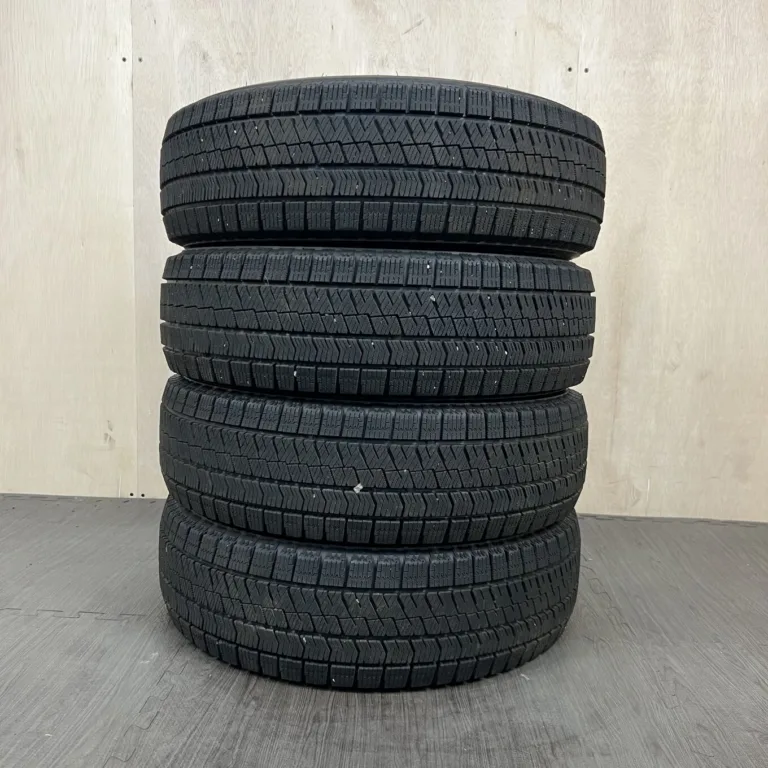 中古 BRIDGESTONE BLIZZAK VRX2 冬用タイヤ 185/65R15 #0115AT010926の実物写真（1枚目）