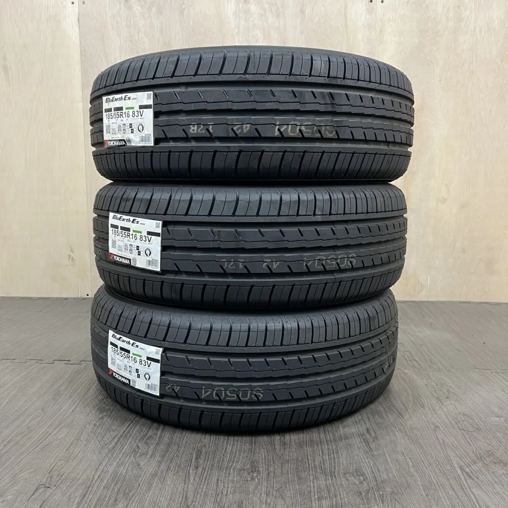 新品 YOKOHAMA BLUEARTH ES32 サマータイヤ 185/55R16 #0361AT000926の実物写真（1枚目）