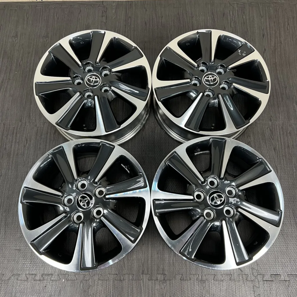 中古 トヨタ NOAH 80 ホイール 16×6.0J PCD 5x114.3 ET50 #0469AD000926の実物写真（1枚目）