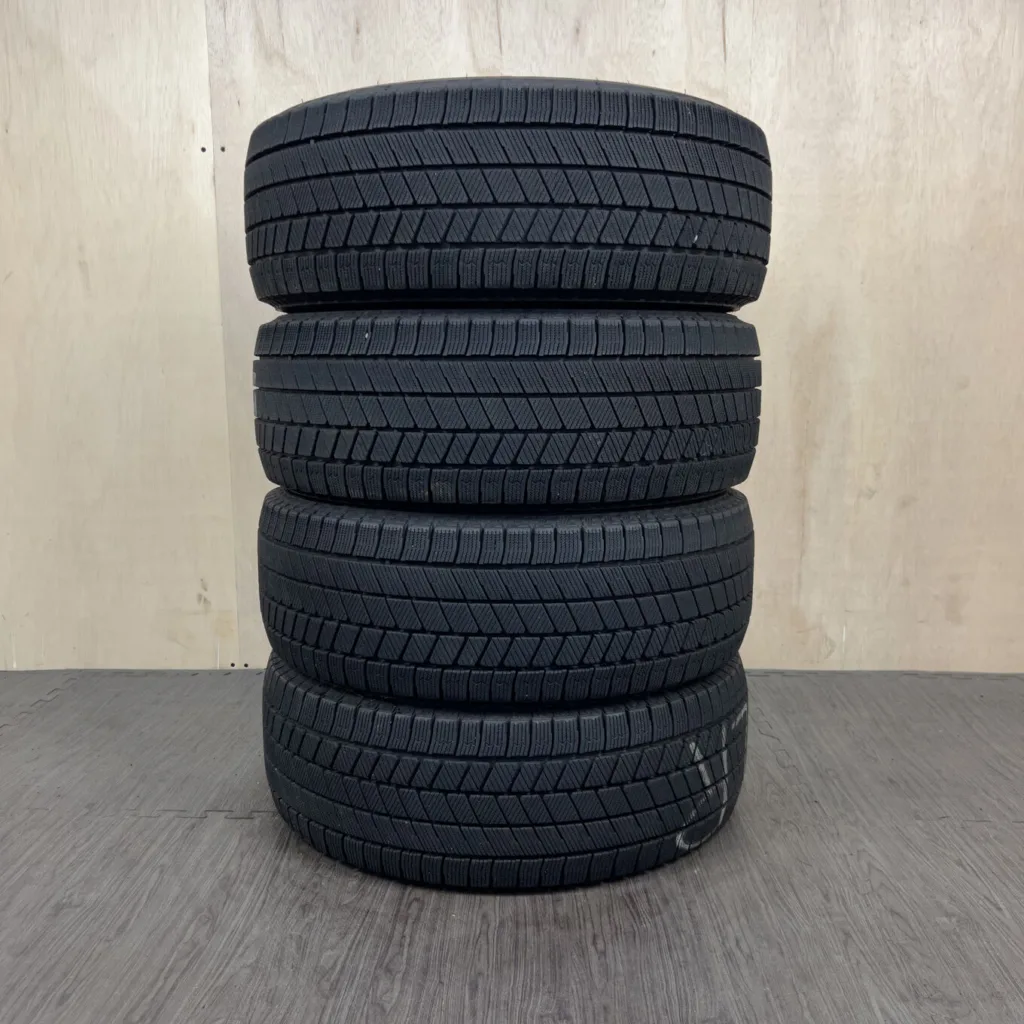 中古 BRIDGESTONE BLIZZAK VRX3 冬用タイヤ 205/55R16 #0537AT0926の実物写真（1枚目）