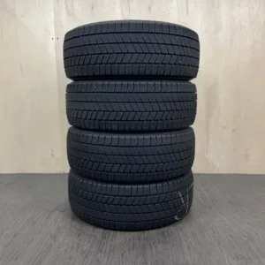中古 BRIDGESTONE BLIZZAK VRX3 冬用タイヤ 205/55R16 #0537AT0926の実物写真（1枚目）