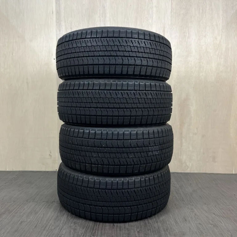 中古 BRIDGESTONE BLIZZAK VRX2 冬用タイヤ 225/50R18 #0455AT000926の実物写真（1枚目）