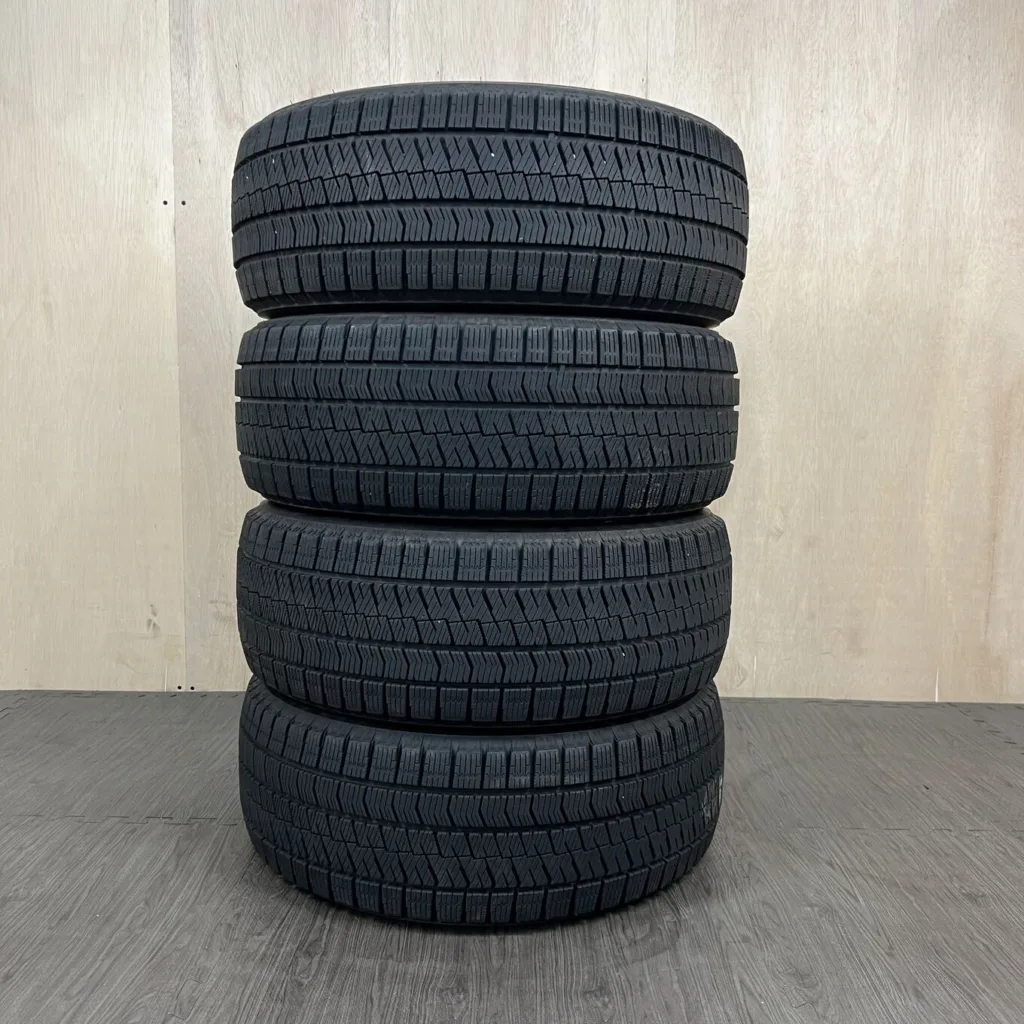 BRIDGESTONE BLIZZAK VRX2 Tyre 215/50 R17 Item number 0444AT000926