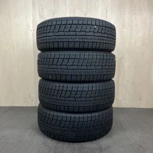 中古 YOKOHAMA ICE GUARD IG60 冬用タイヤ 215/55R17 #0148AT020926の実物写真（1枚目）