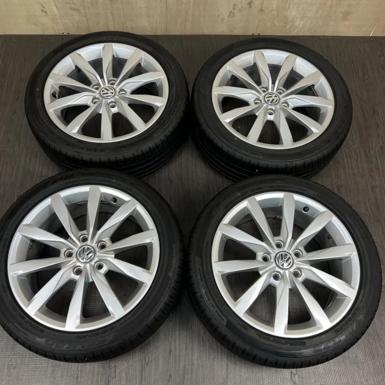 中古 フォルクスワーゲン GOLF ホイール 17×7.0J PCD 5x112 ET49 #0411AD000926の実物写真（1枚目）