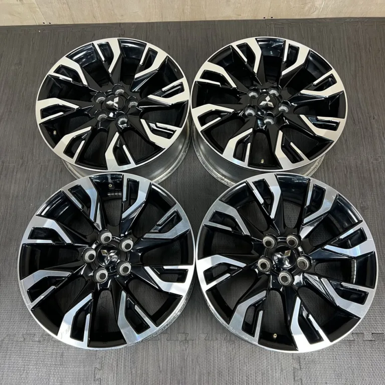 中古 三菱 OUTLANDER ホイール 18×7.0J PCD 5x114.3 ET38 #0070AD040926の実物写真（1枚目）
