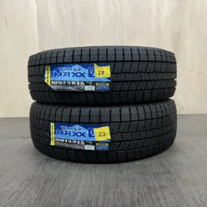 新品 DUNLOP WINTER MAXX WM03 冬用タイヤ 205/60R16 #0527AT020926の実物写真(1枚目)