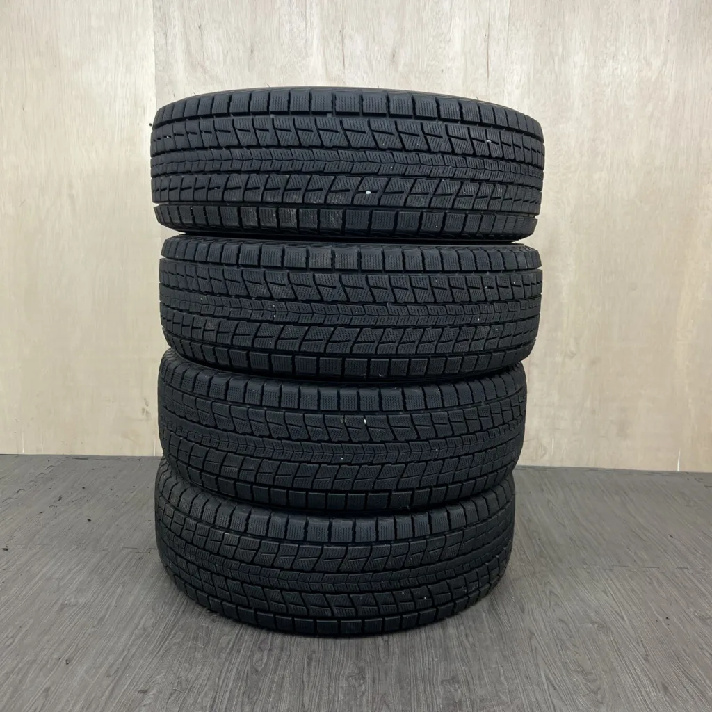 中古 DUNLOP GRANDTREK SJ8 冬用タイヤ 235/65R17 #0043AT001026の実物写真（1枚目）