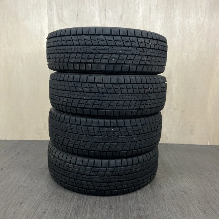 中古 DUNLOP GRANDTREK SJ8 冬用タイヤ 235/65R17 #0043AT001026の実物写真（1枚目）