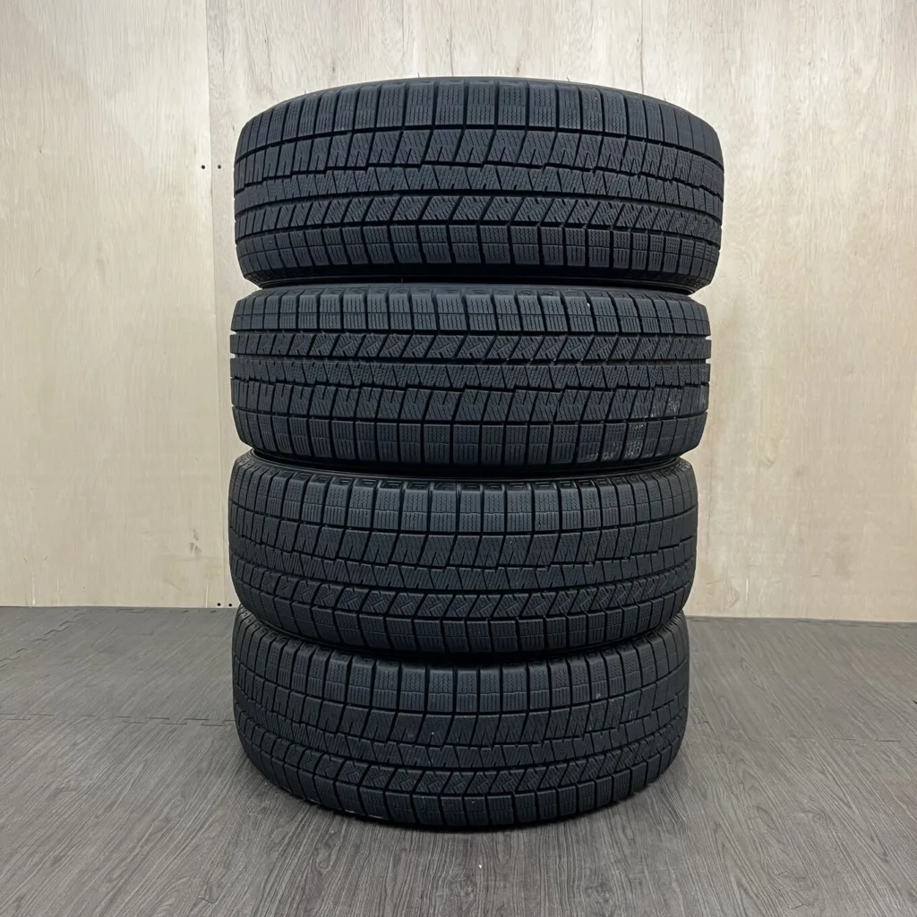 中古 DUNLOP WINTERMAXX 03 冬用タイヤ 205/55R17 #0425AT000926の実物写真（1枚目）
