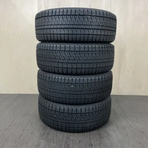 中古 BRIDGESTONE BLIZZAK VRX2 冬用タイヤ 225/50R18 #206T010426の実物写真（1枚目）