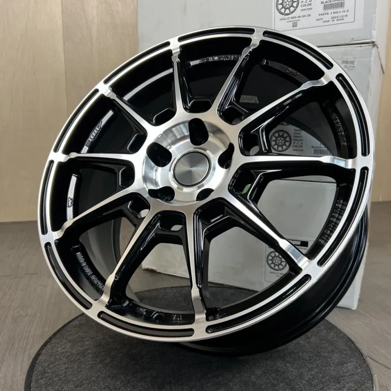 中古 AME GALERNA REFINA GRE18-13 ホイール 18×8.0J PCD 5x114.3 ET48 #0026AD060926の実物写真（1枚目）