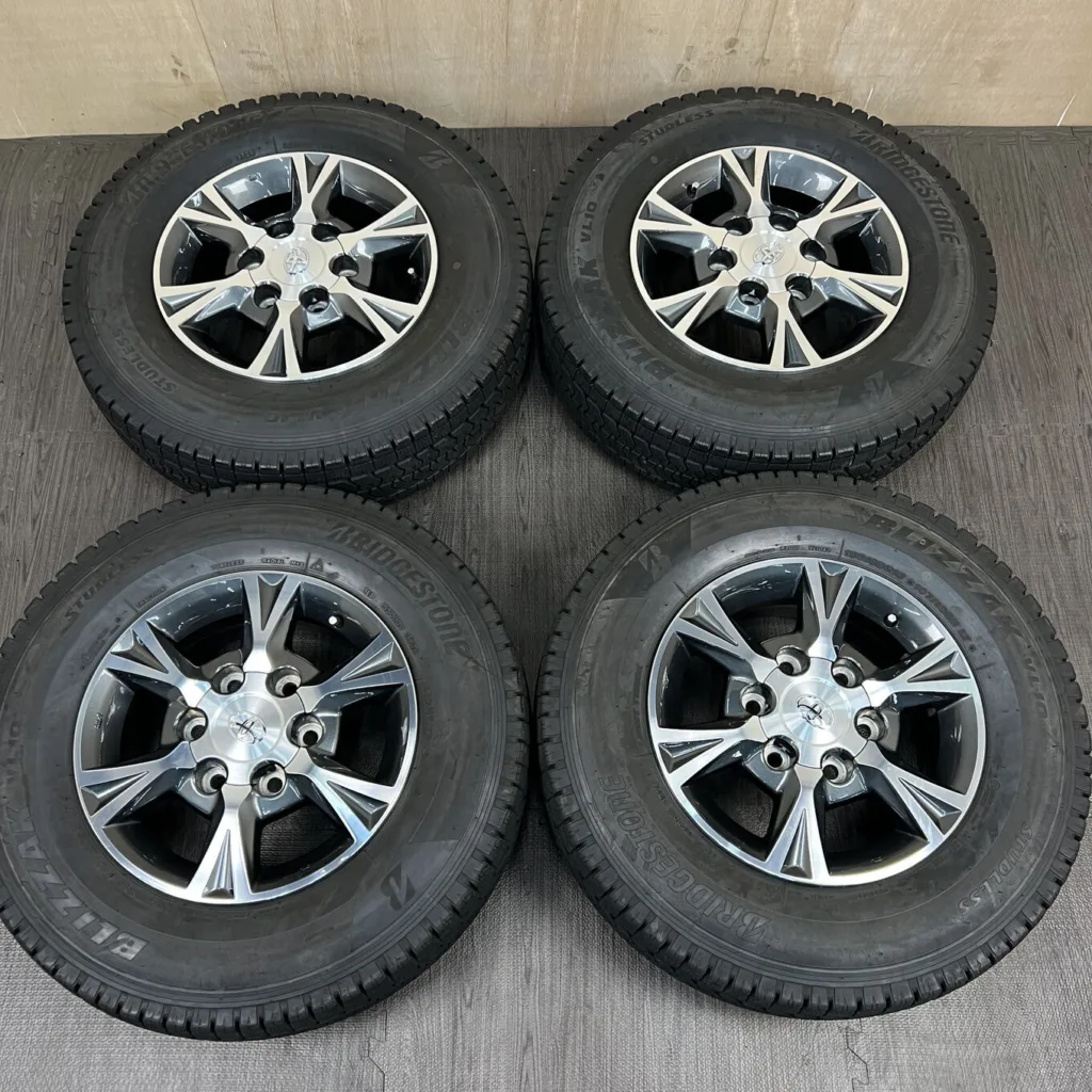 TOYOTA HIACE 200 Wheel 15 × 6.0J · 6x139.7 · ET35 Item number 0040AD041026