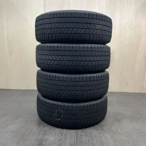 中古 BRIDGESTONE BLIZZAK VRX3 冬用タイヤ 225/60R17 #0410AT000926の実物写真(1枚目)