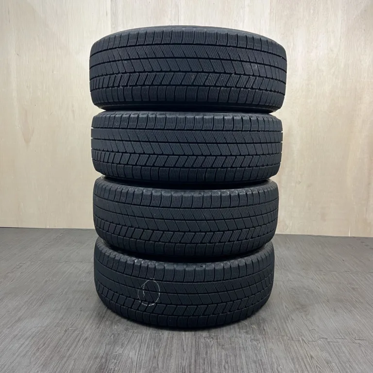 中古 BRIDGESTONE BLIZZAK VRX3 冬用タイヤ 225/60R17 #0410AT000926の実物写真（1枚目）