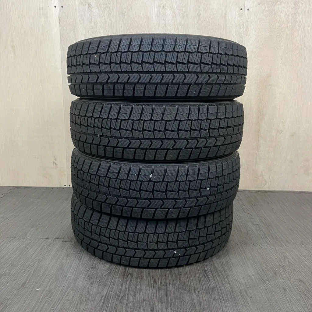 中古 DUNLOP WINTER MAXX WM02 冬用タイヤ 175/60R16 #0230AT020926の実物写真（1枚目）